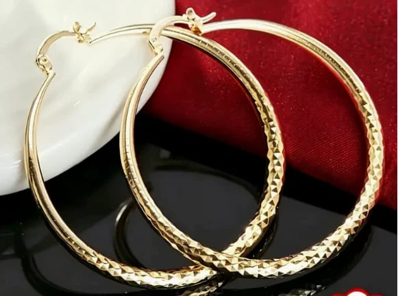 πBuy One, Get One Free π Women's Diamond-Cut Hoop Earrings β Elegant & Sparkling π
