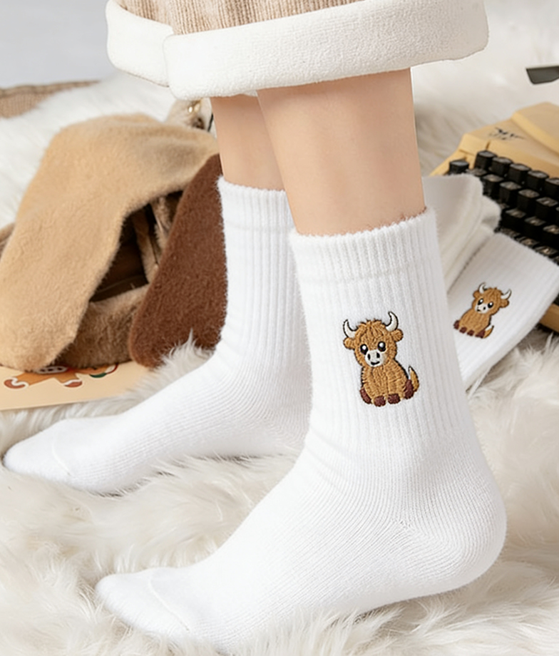 🔥 Niedliche, warme Plüschsocken für Damen mit gesticktem Hochlandrind-Motiv