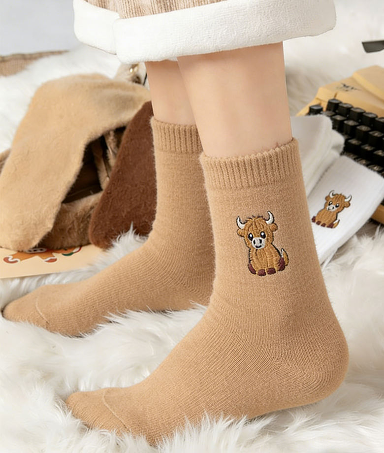 🔥 Niedliche, warme Plüschsocken für Damen mit gesticktem Hochlandrind-Motiv