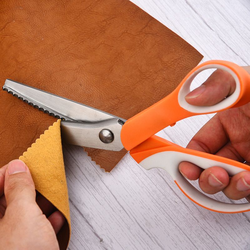 ✂️🧵Multi-functional stainless steel triangular serrated scissors